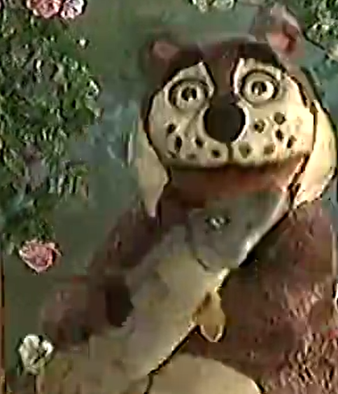 Любитель мёда и рыбы, точнее рыбалки.   :⁠-⁠) <br />Из какой он телепередачи?