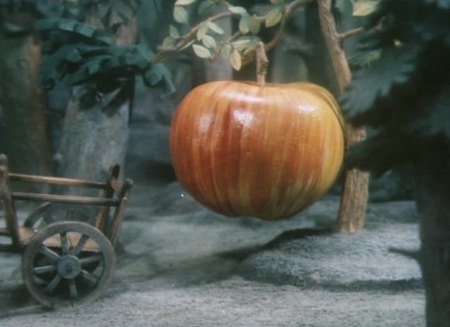 Кадр из мультфильма "Чудесное яблоко"