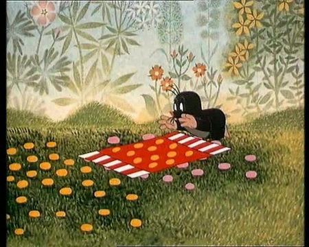 Кадр из мультфильма "Крот. Крот и ковер"